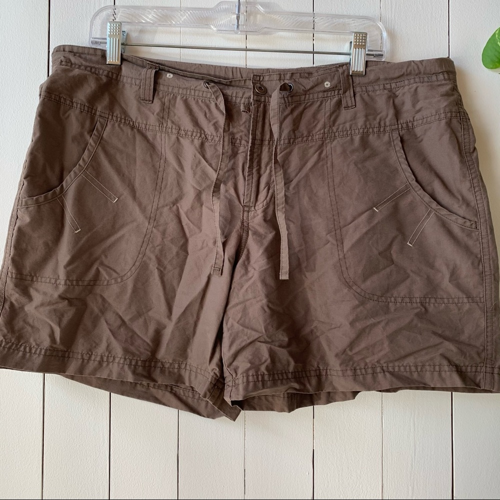 Women’s Columbia shorts size large